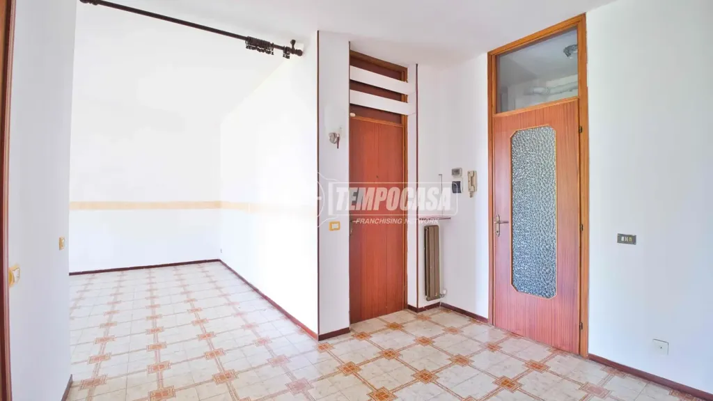 Esik - Bright 2-Bedroom Apartment with Balcony in Cameri