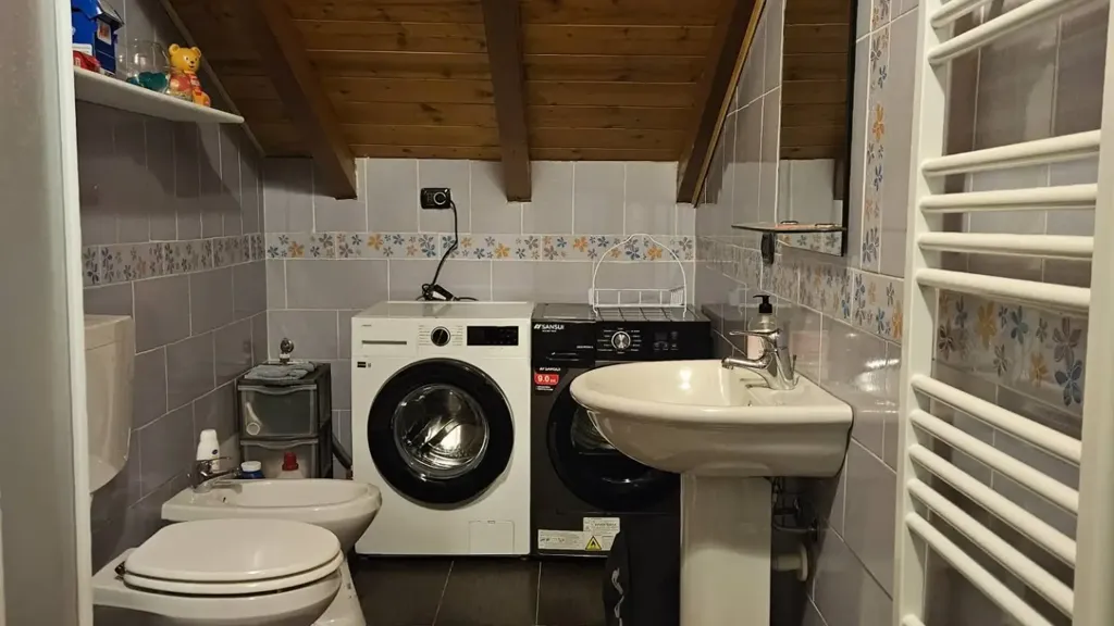 Salles de bain - Bifamiliare Villa with Pool in Oleggio