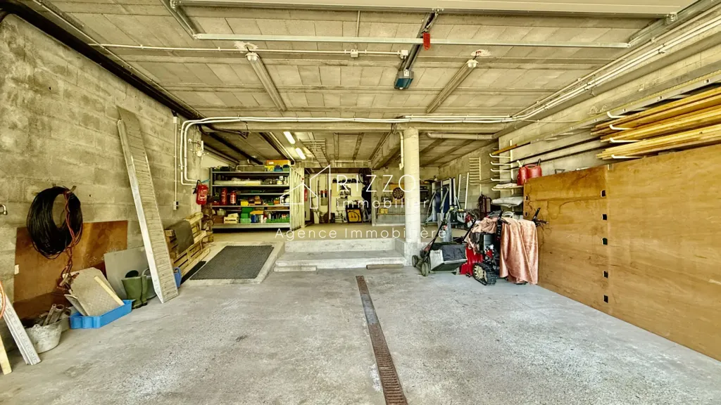 Garage - House with Ski Access in Mijoux