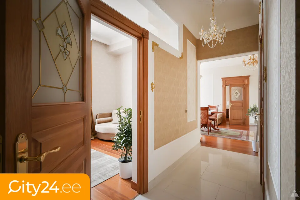 Ingresso - Historic Apartment with Park View in Riga Centre