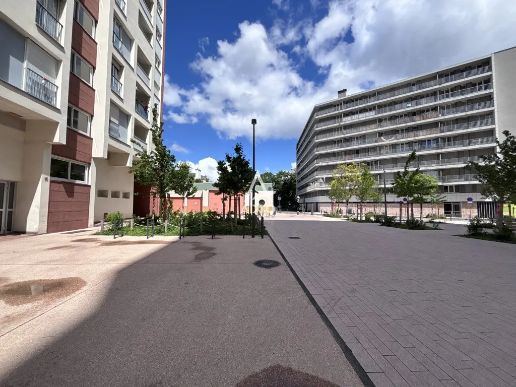 Aed - 5-Piece Flat with City View in Clermont-Ferrand