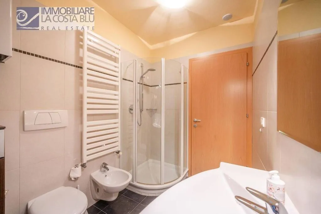 Bagni - Luxury Apartment with Pool in Torri del Benaco