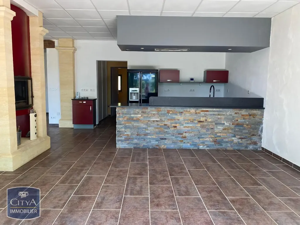 Cuisine - Maison architecturale avec terrasse à Meyrals