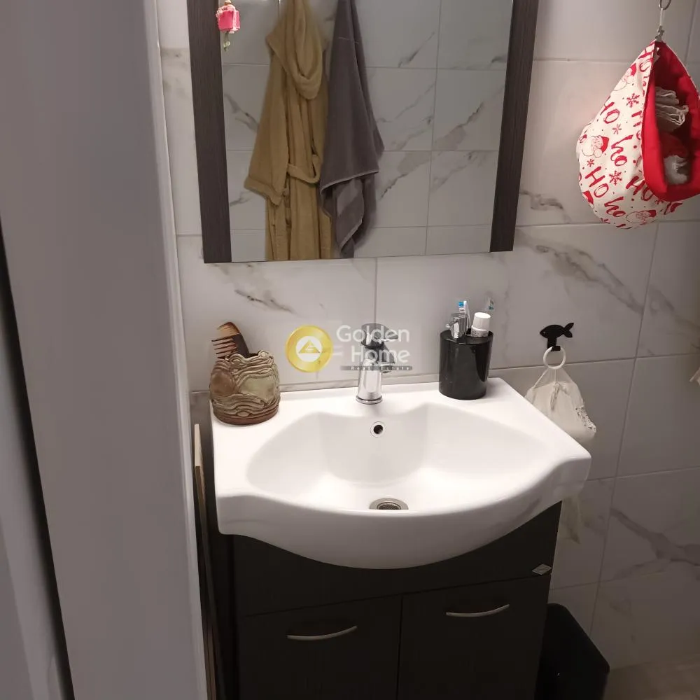 Vannitoad - Renovated Flat with Balcony in Athens Centre