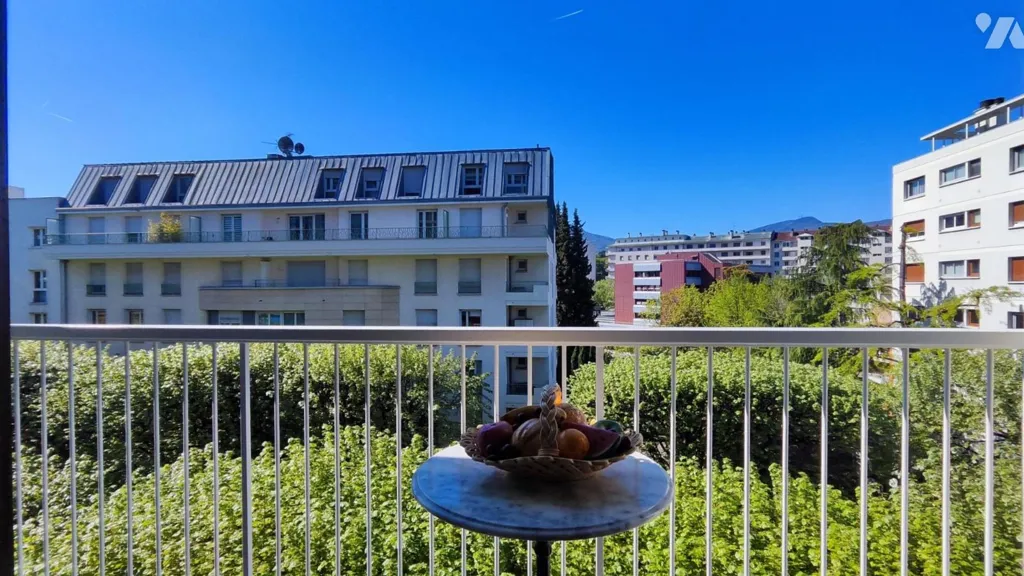 Balcon - Appartement Lumineux avec Balcons à Chambéry