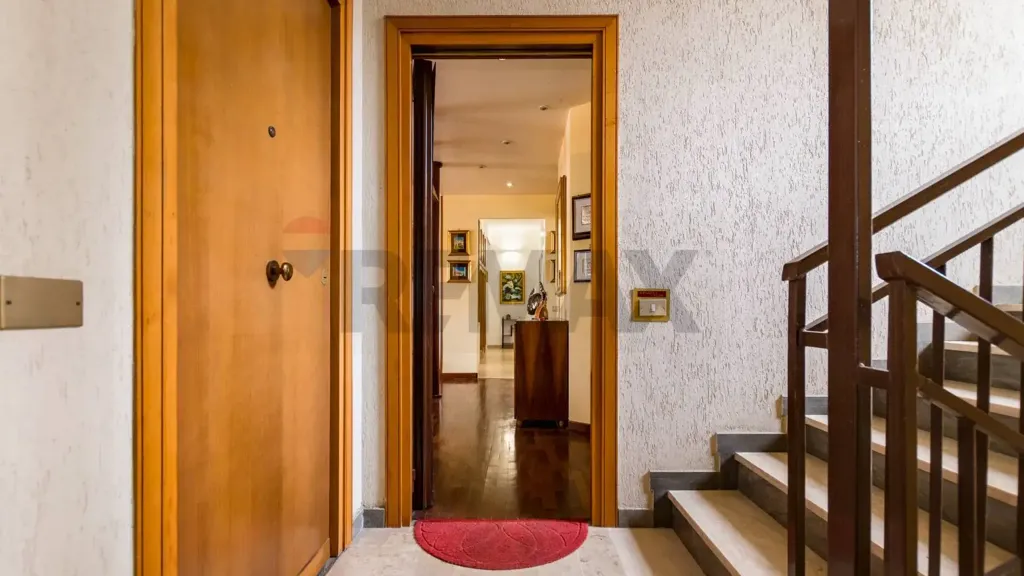 Esik - Spacious Apartment with Balcony in Palermo