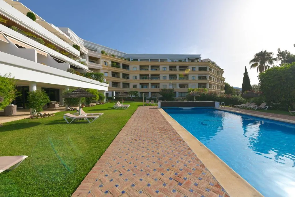 Bassein - Penthouse with Golf Course Views in Marbella