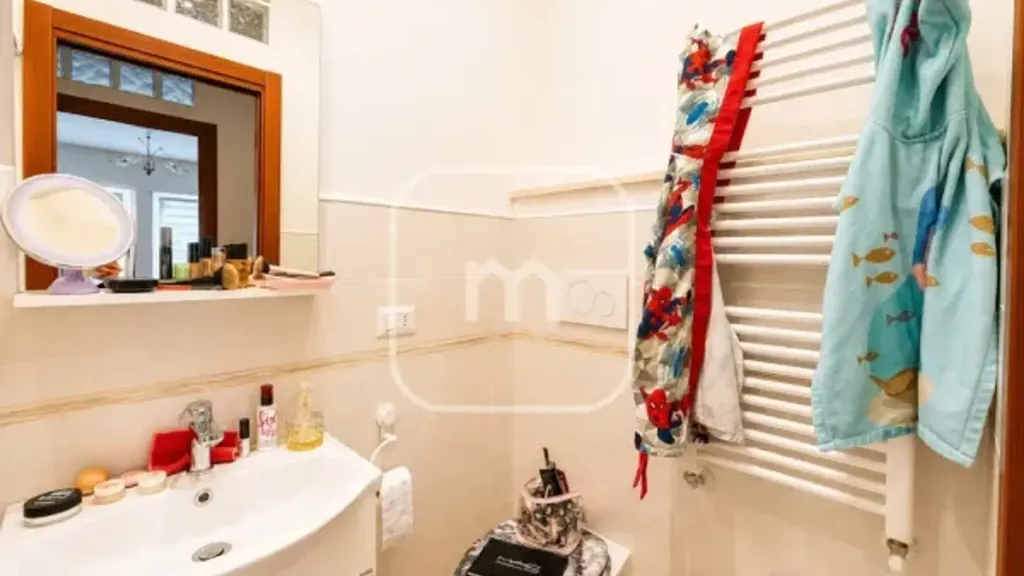 Salles de bain - Modernised Apartment with Balcony in Rome