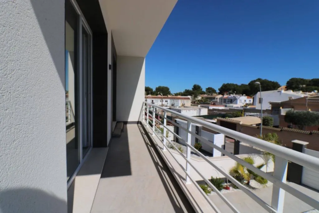Balcon - Contemporary Villa with Pool in Los Balcones, Torrevieja