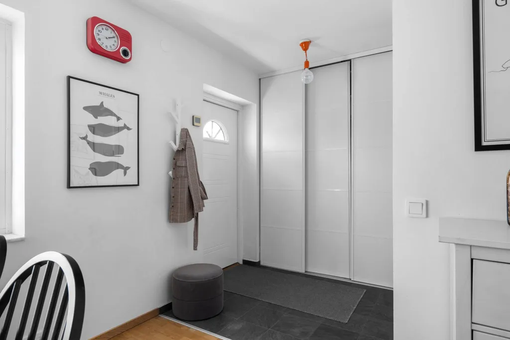Esik - Modern Flat with House-Style Feel in Central Älta