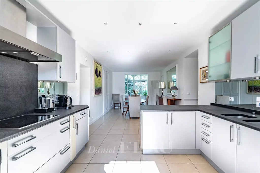 Kitchen - 4-Bed Apartment with Garden in Saint-Germain-en-Laye