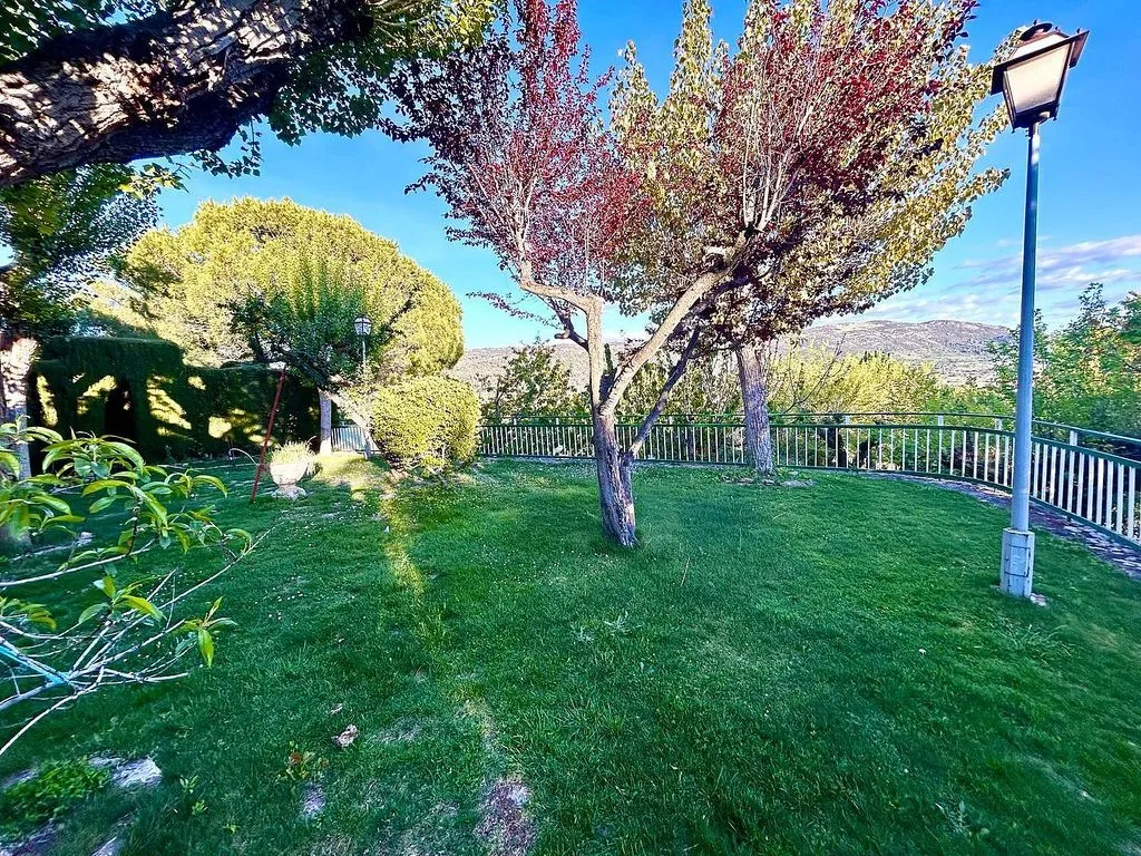 Aed - Chalet with Pool in Robledo de Chavela