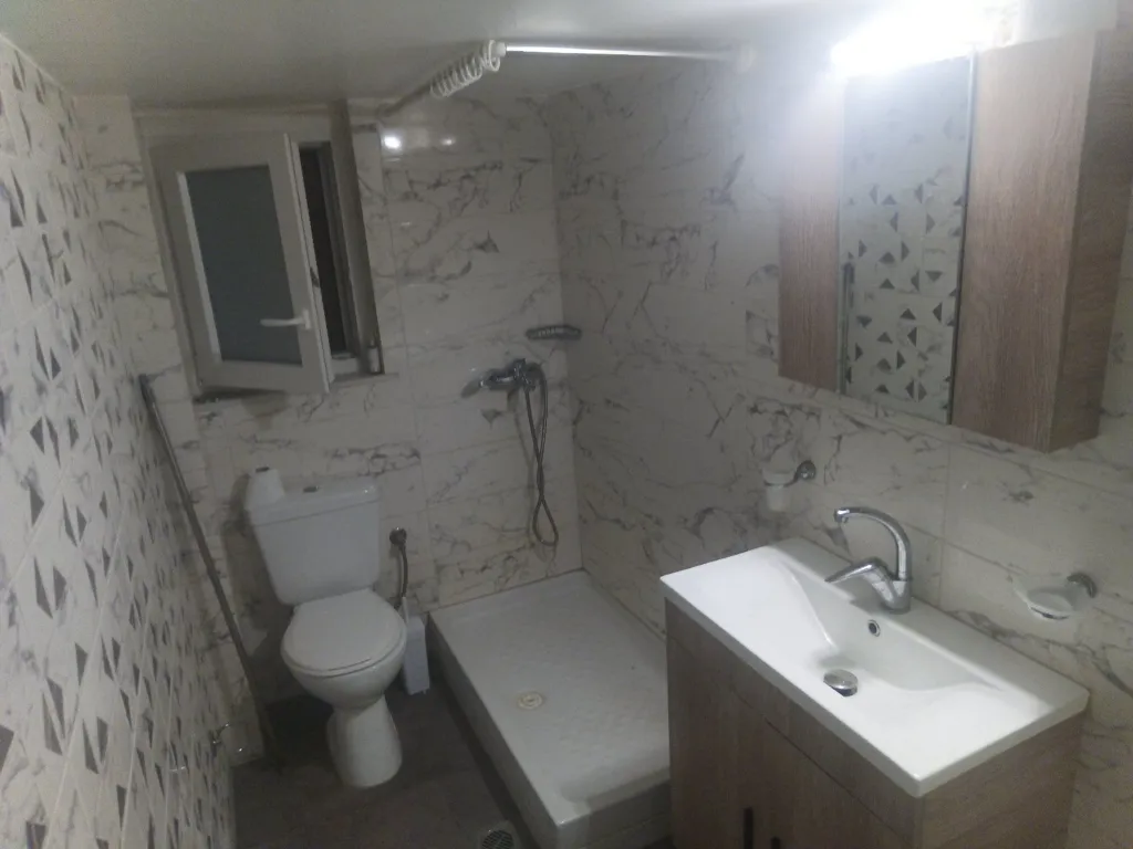 Badezimmer - Renovated Apartment with Balcony in Gravas