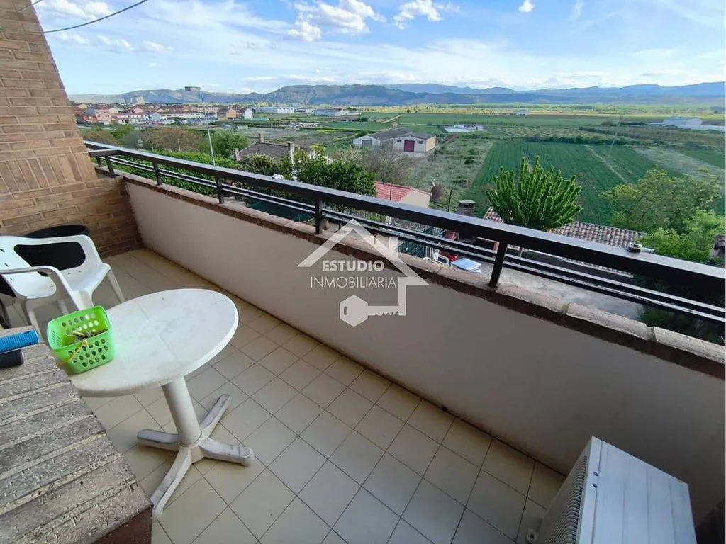 Balcon - House with Terrace and Garage in Mendavia