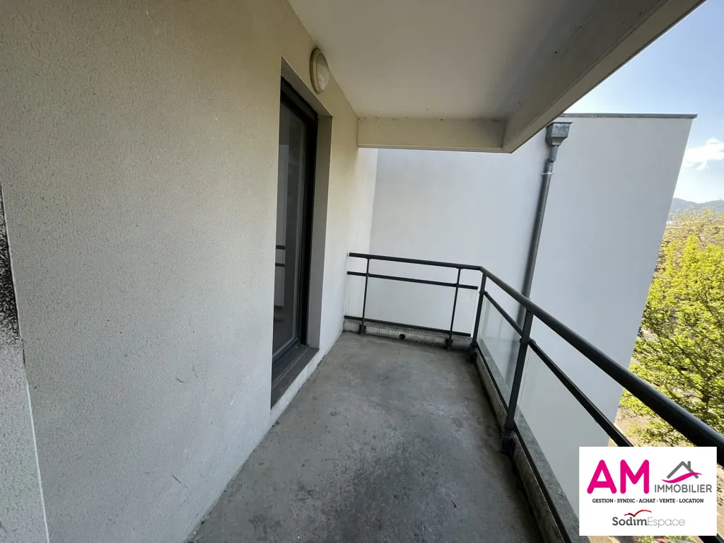 Balcon - Appartement avec Balcon dans Copropriété Moderne à Cernay