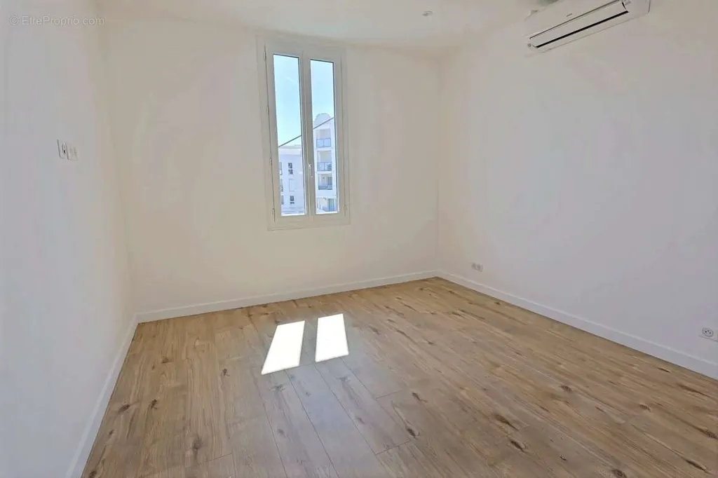 Pièces - Duplex Rénové avec Jardin près du Centre-ville d'Antibes