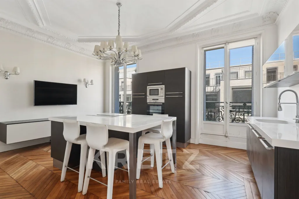 Köök - Family and Reception Apartment with Balcony on Opera Avenue