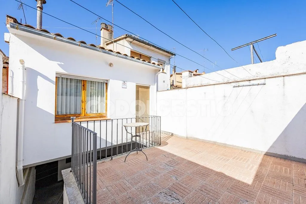 Terrass - Three-Bedroom House with Terrace in Torelló
