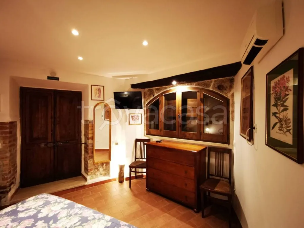 Chambres - Two-Unit House with Balcony in Sermoneta