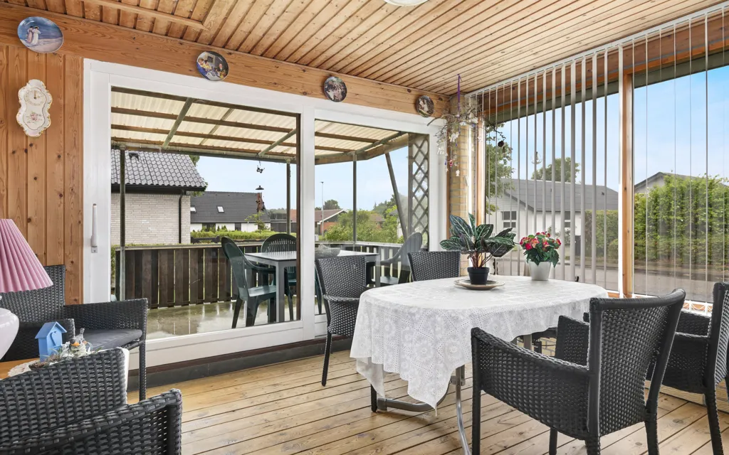 Terrasse - Villa with Garden in Østervrå