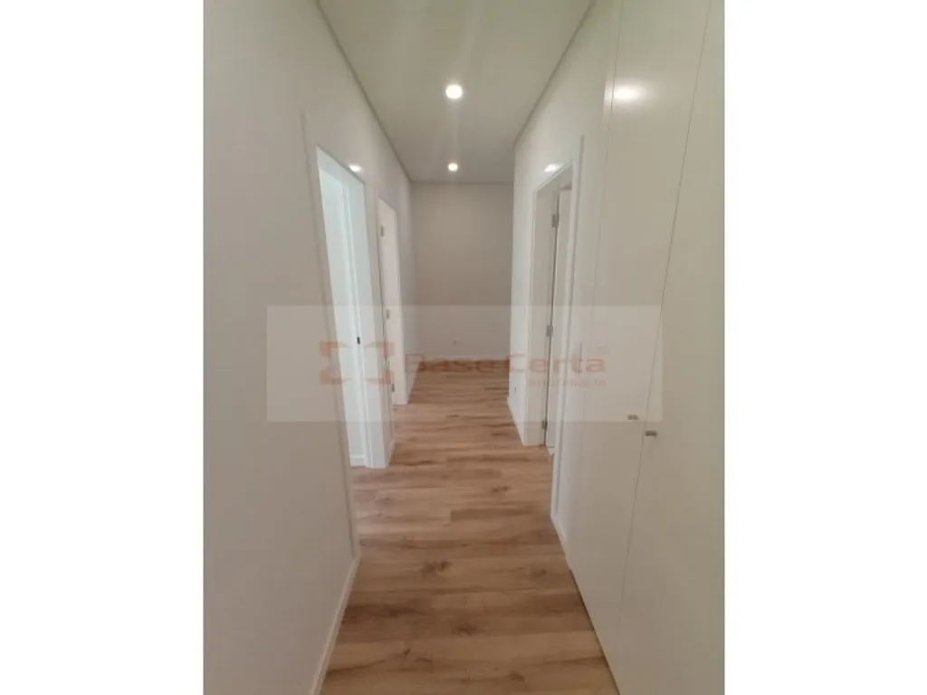 Esik - Luxury Flat with Private Parking in Almada Velha