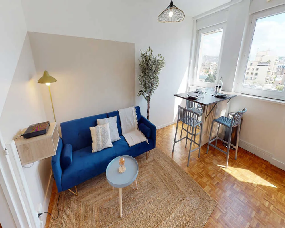 Séjour - Chambre Meublée à Courbevoie, Proche Métro