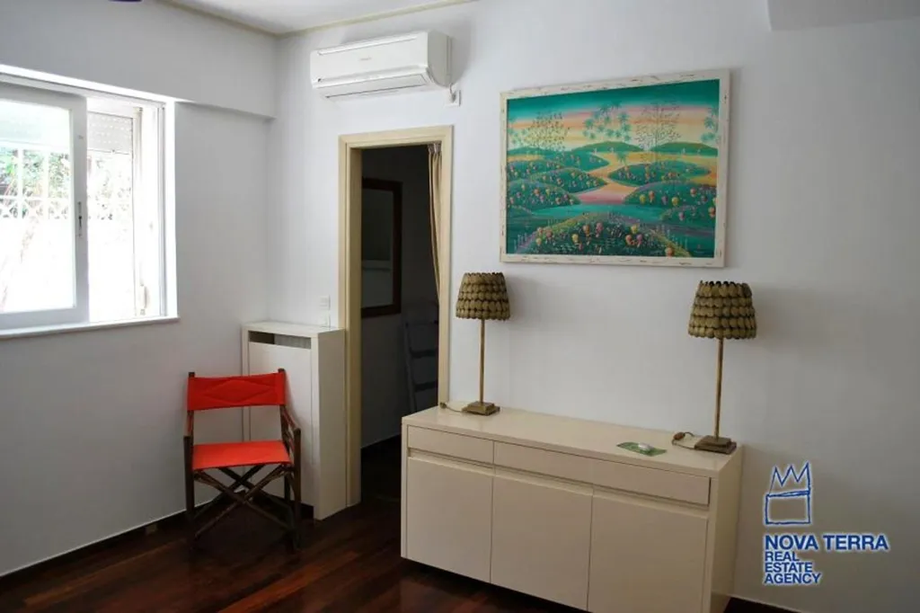Bureau - Luxurious Apartment with Forest View in Vouliagmeni