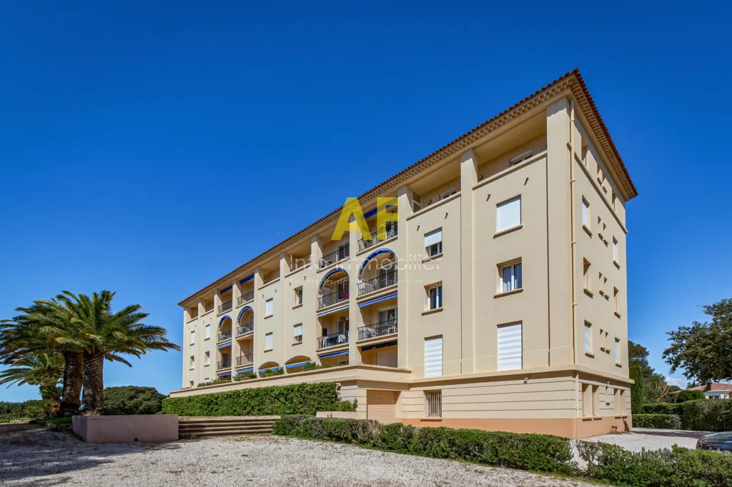 Välivaade - Apartment with Sea View in Santa Lucia