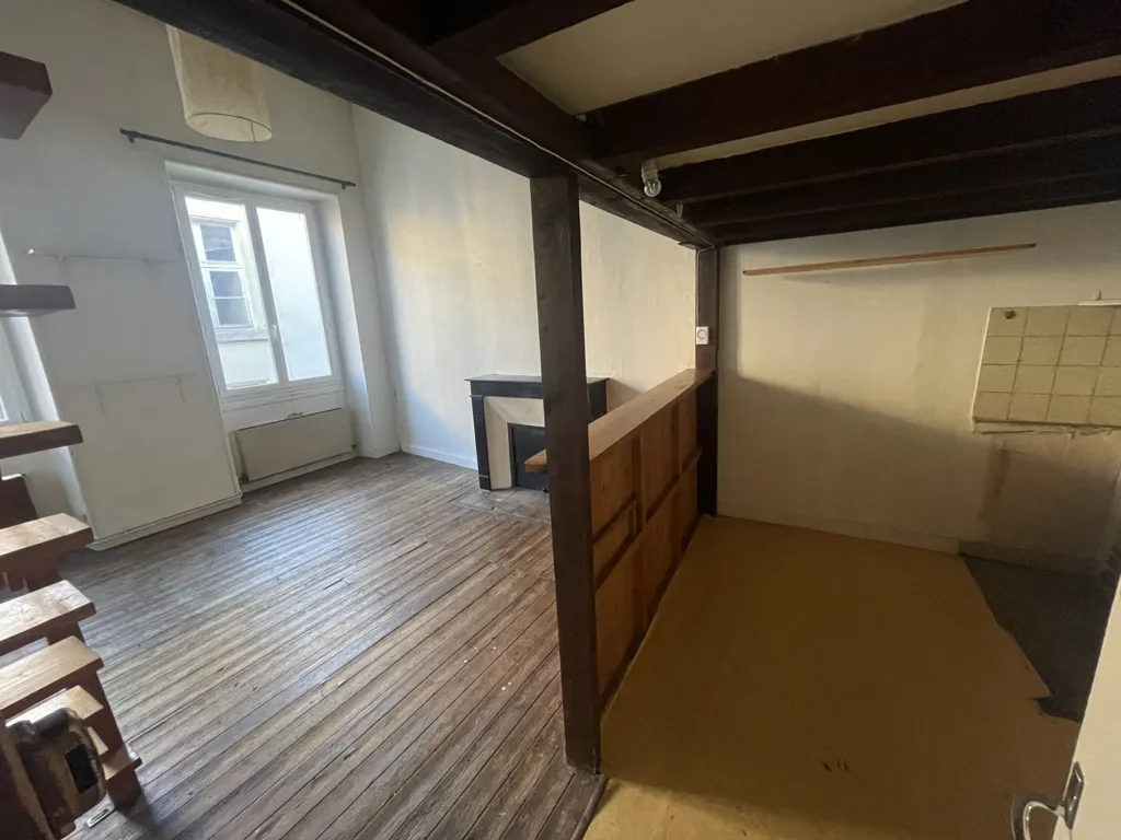 Pièces - Appartement Type 2 à Rénover au Centre de Poitiers