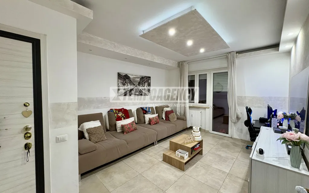Séjour - Rearranged Apartment with Balcony in Pieve Emanuele