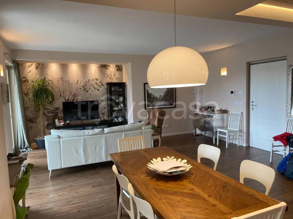 Salle à manger - Modern Apartment with Solar Panels in Savigliano