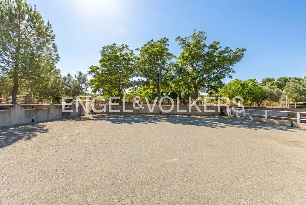 Välivaade - Equestrian Estate with Pool in Enguera