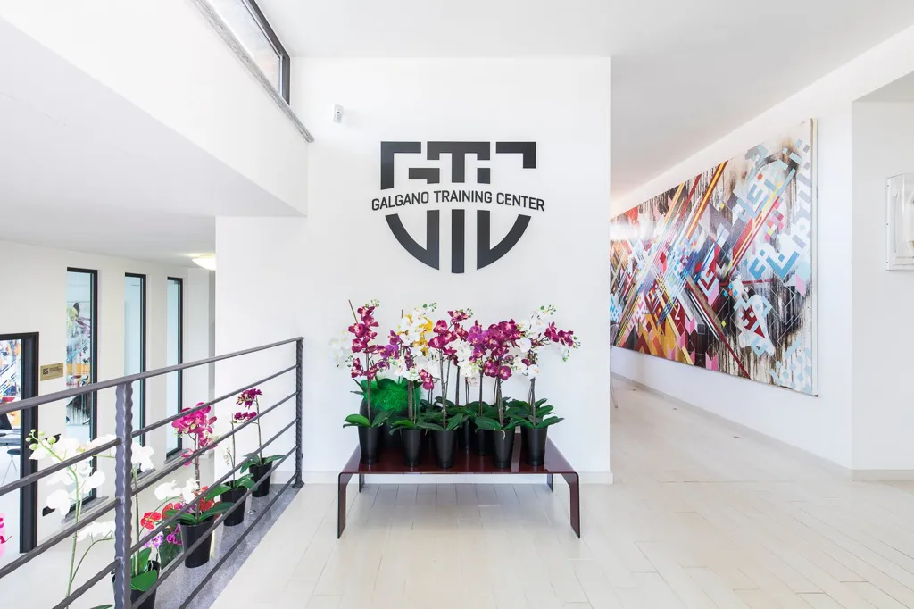 Hallway - Luxury Villa with Indoor Pool in Pantigliate