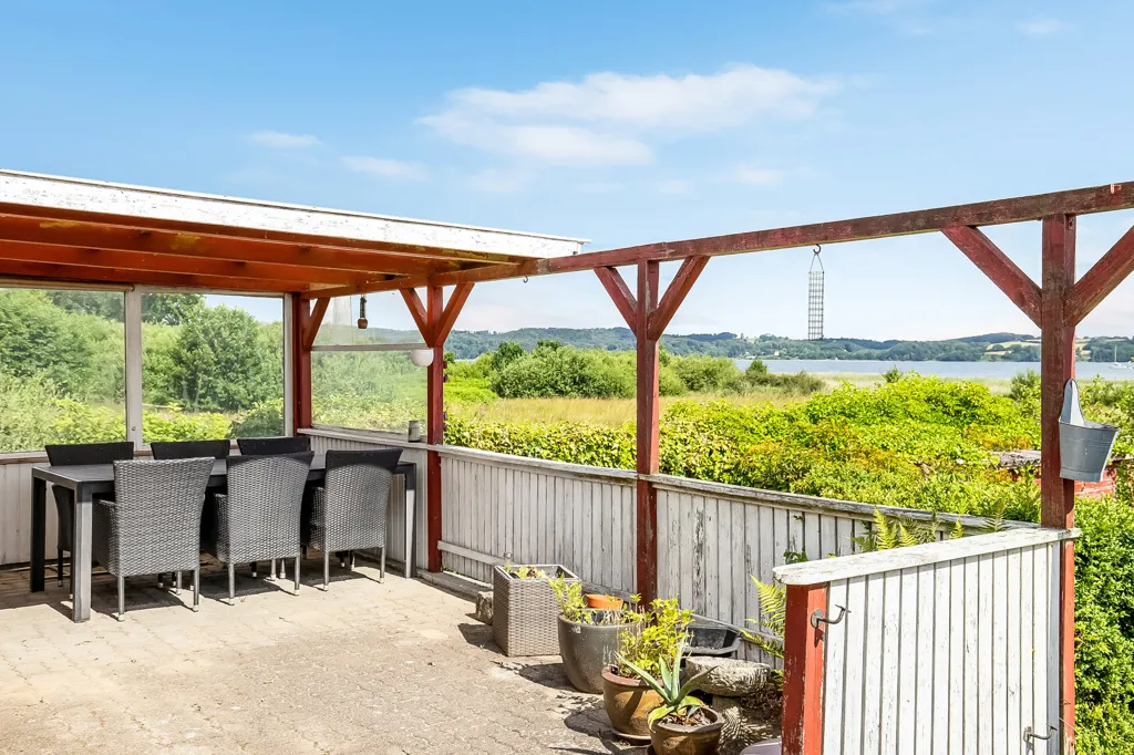 Terraza - Vacation Home with Waterfront View in Sellerup Strand