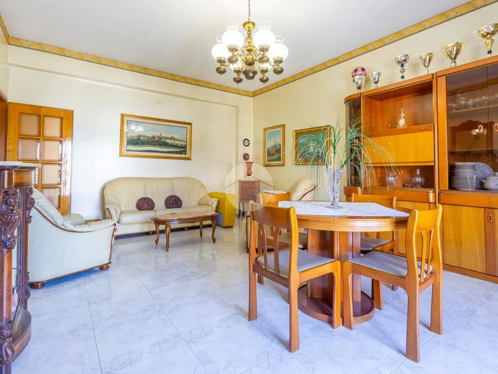 Salle à manger - First-Floor Flat with Balcony in Villabate