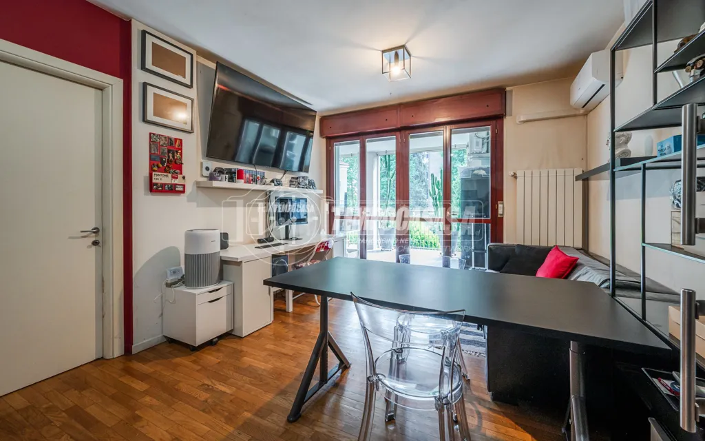 Kabinet - Two-Bedroom Apartment with Terrace in Milan