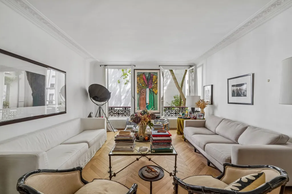 Elutuba - Modernised Parisian Apartment with Courtyard
