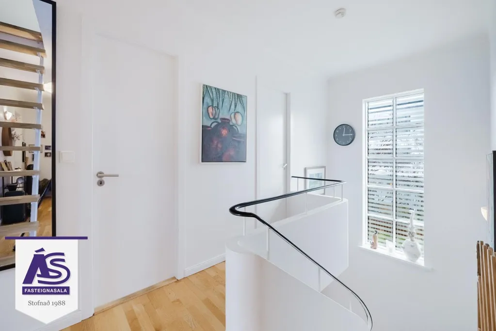 Stanze - 5-6 Bed Apartment with Sea View in Hafnarfjörður
