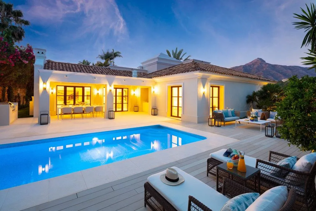 Piscine - Luxury Villa with Pool and Mountain View in Marbella