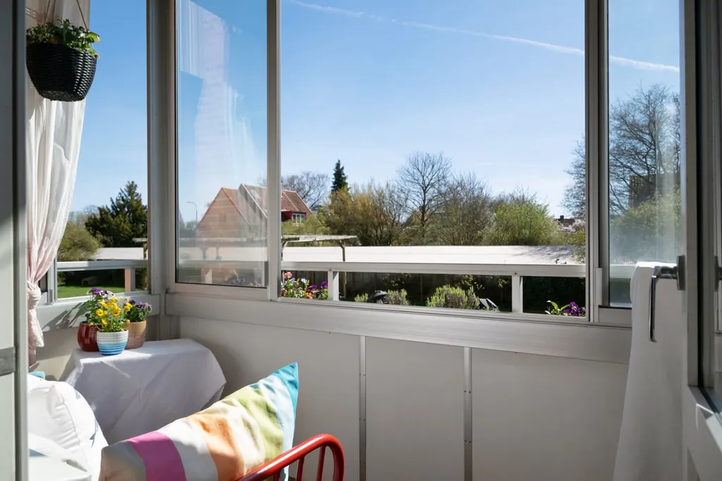 Rõdu - Spacious Two-Bedroom with South-Facing Balcony in Central Area