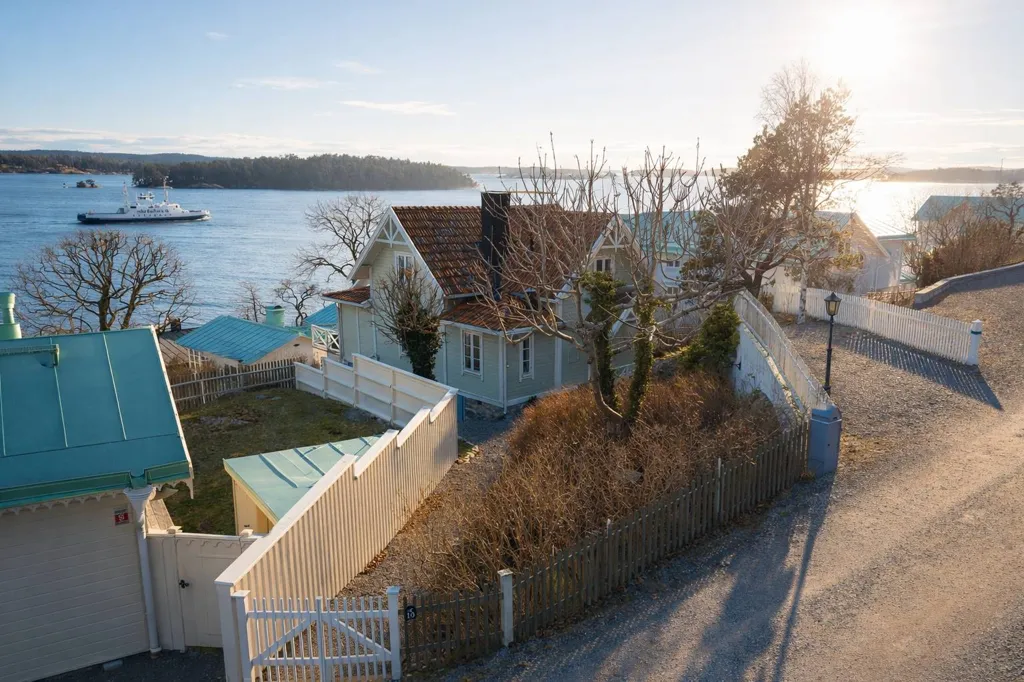 5-toaline maja asukohas Haninge kommun