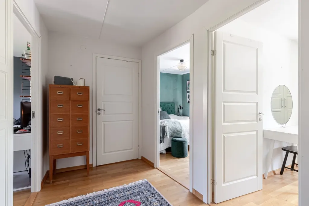 Hallway - Terraced House with Garden in Almby