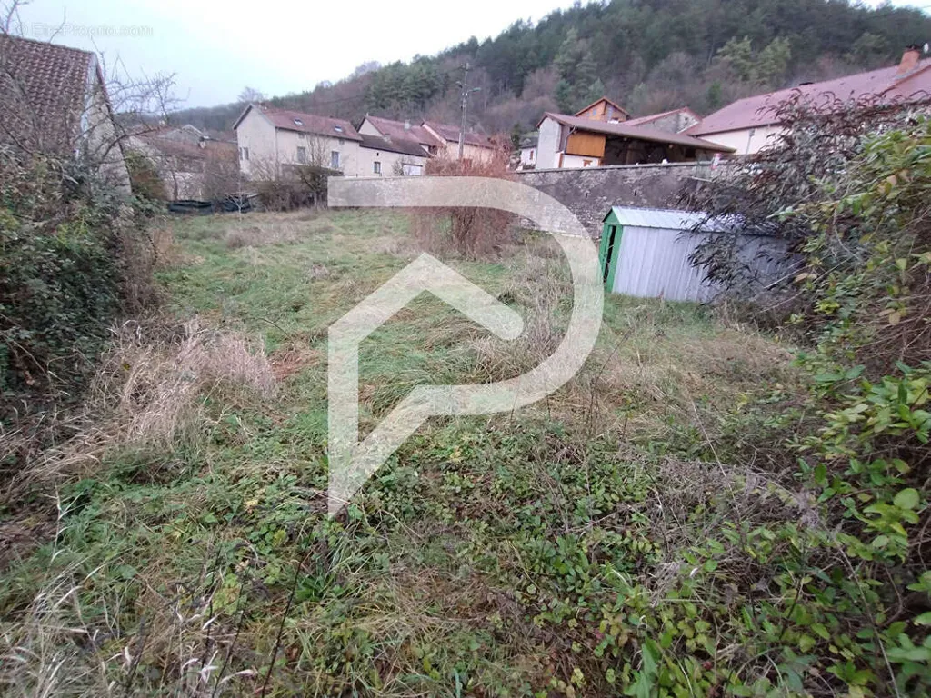 Aed - Constructible Plot with Garden in Vouécourt