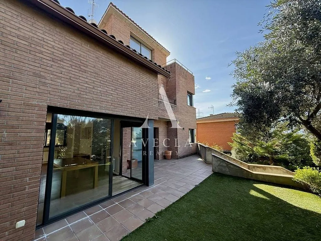 Terrasse - Spacious House with Garden in Rubí