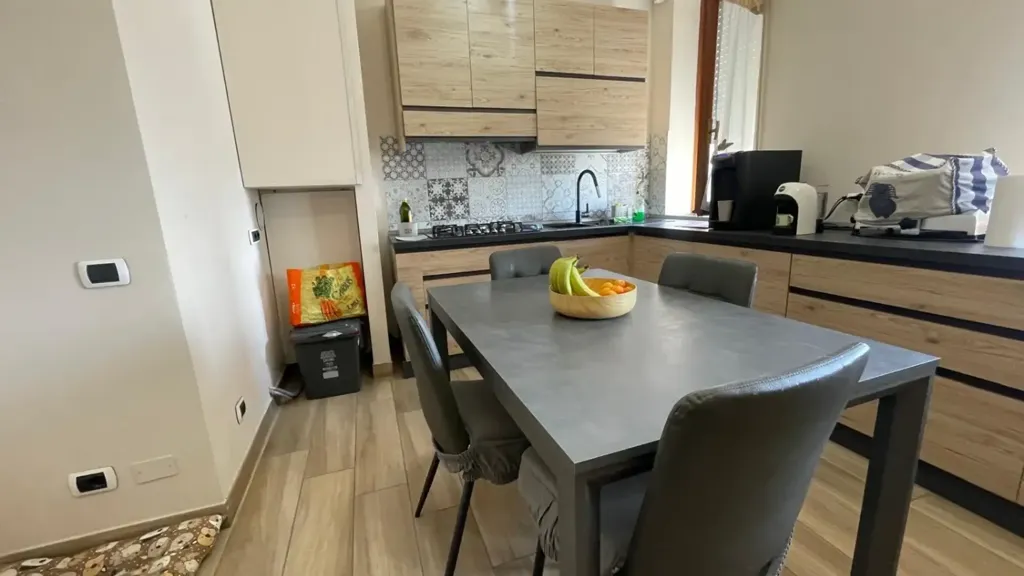 Salle à manger - Modernised Apartment with Balcony in Piacenza