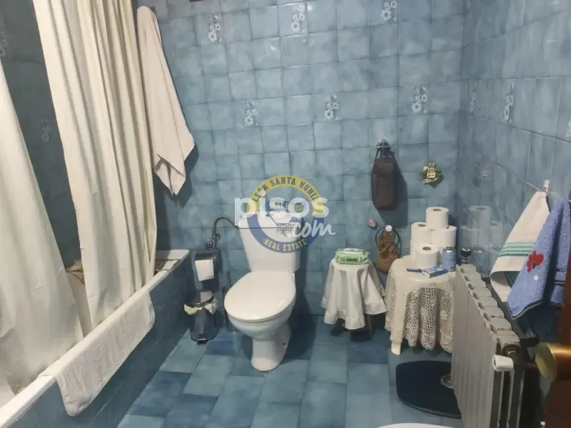 Bathrooms - 3-bedroom house in ES
