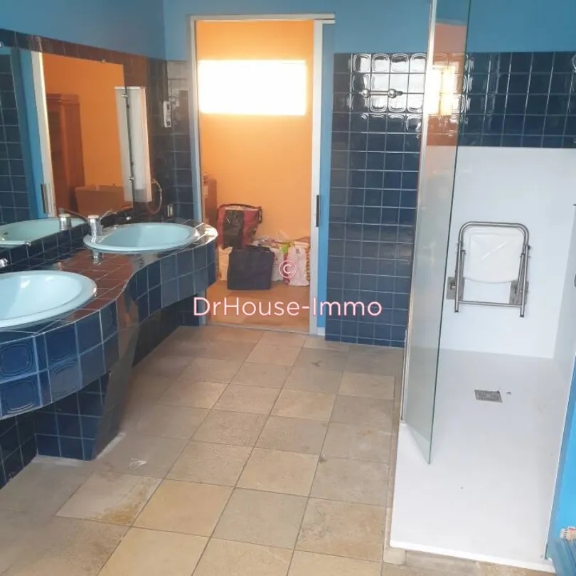 Salles de bain - Maison de 7 Pièces avec Jardin à Civray
