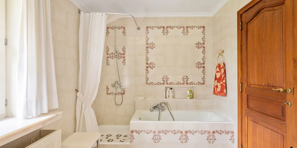 Bathrooms - Country Villa with Terrace and Garden