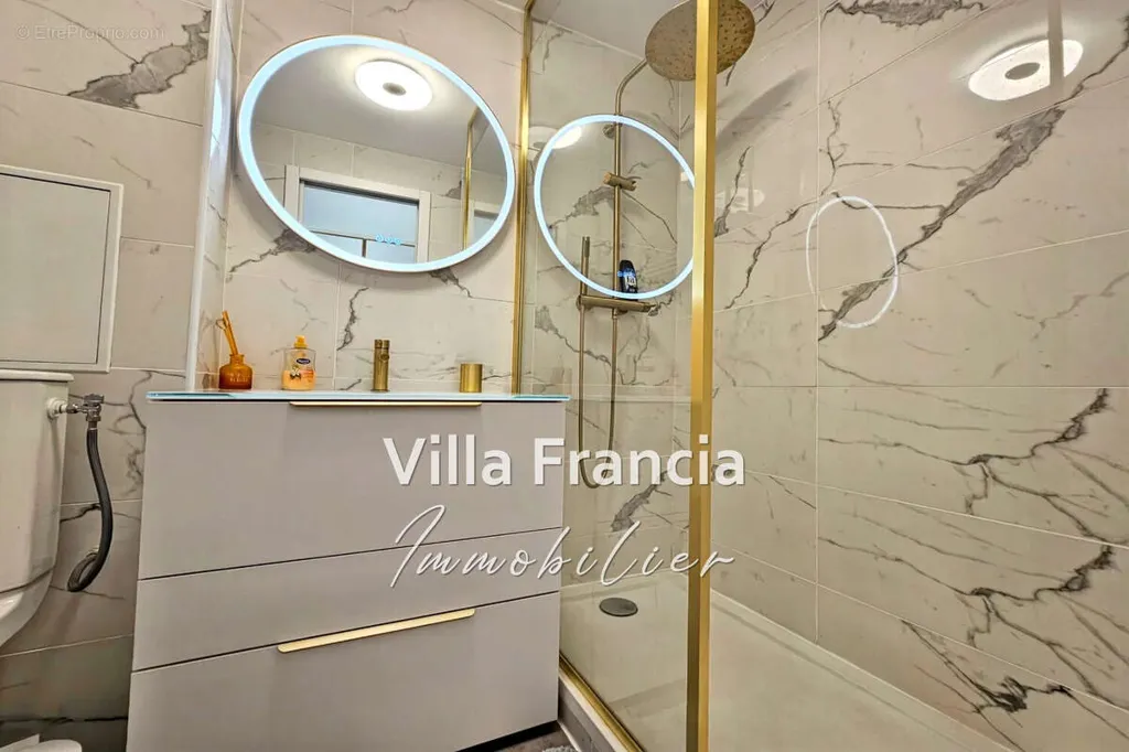 Salles de bain - Appartement en Rez-de-Jardin avec Terrasse à Cap Estérel