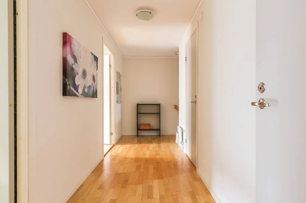 Esik - Central Detached House with Garage in Sandviken